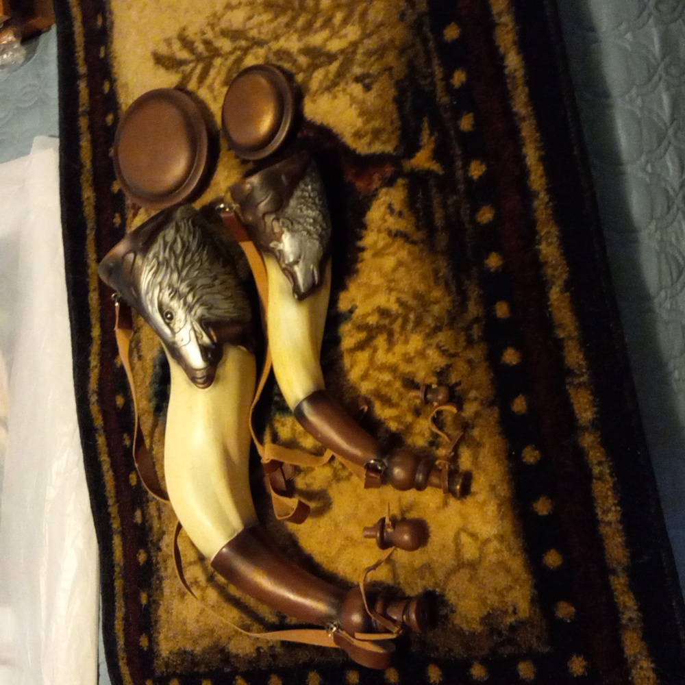 Collectible Powder Horn/Flasks - Picture 8 of 8